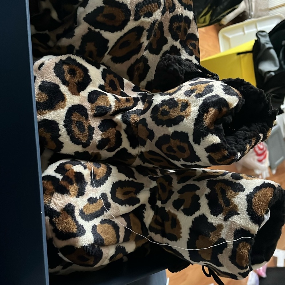 Oversized throw & bootie set